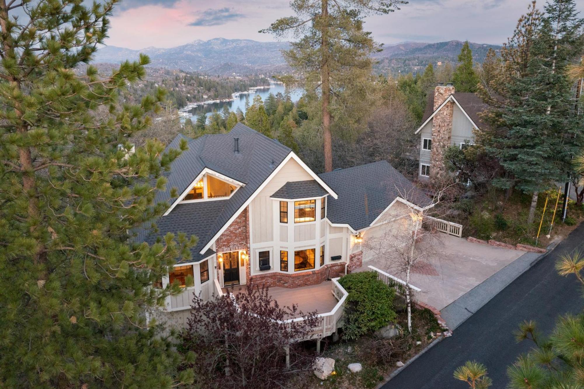 Pollock By Avantstay Stunning Views W Movie Room Hot Tub Game Room Large Balcony Lake Arrowhead Exterior photo